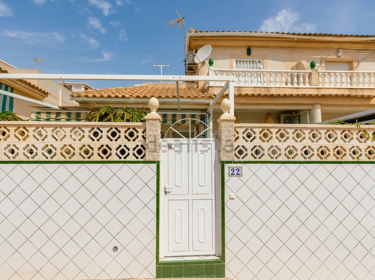 Townhouse sold by MOVR in Los Altos for €185,000